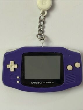 Nintendo Game Boy Advance GBA Mini Clip Keychain Purple Indigo Paladone VTG Toy
